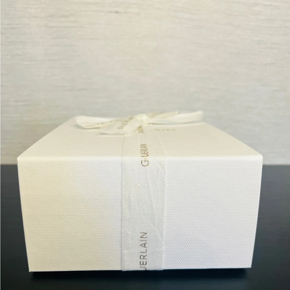 Guerlain White Box with Gold Accents - Picture 3 of 4
